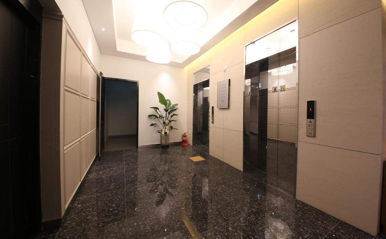 H Avenue Hotel In Кёнджу Экстерьер фото