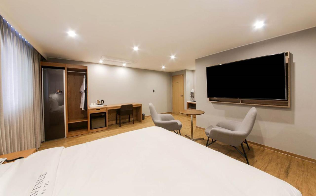 H Avenue Hotel In Кёнджу Экстерьер фото