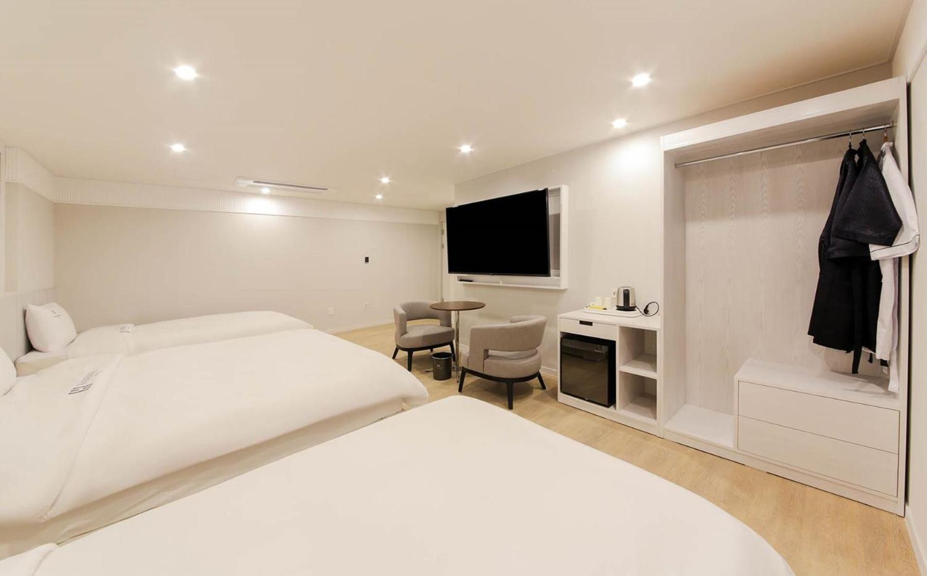 H Avenue Hotel In Кёнджу Экстерьер фото