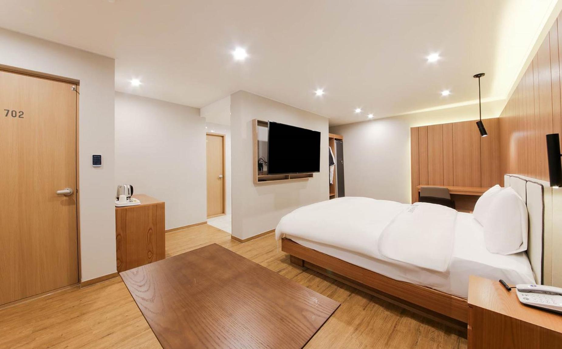 H Avenue Hotel In Кёнджу Экстерьер фото