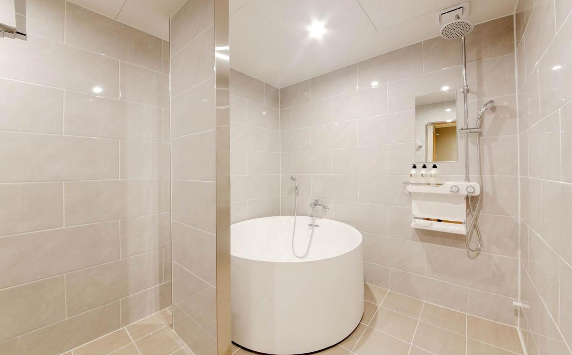 H Avenue Hotel In Кёнджу Экстерьер фото