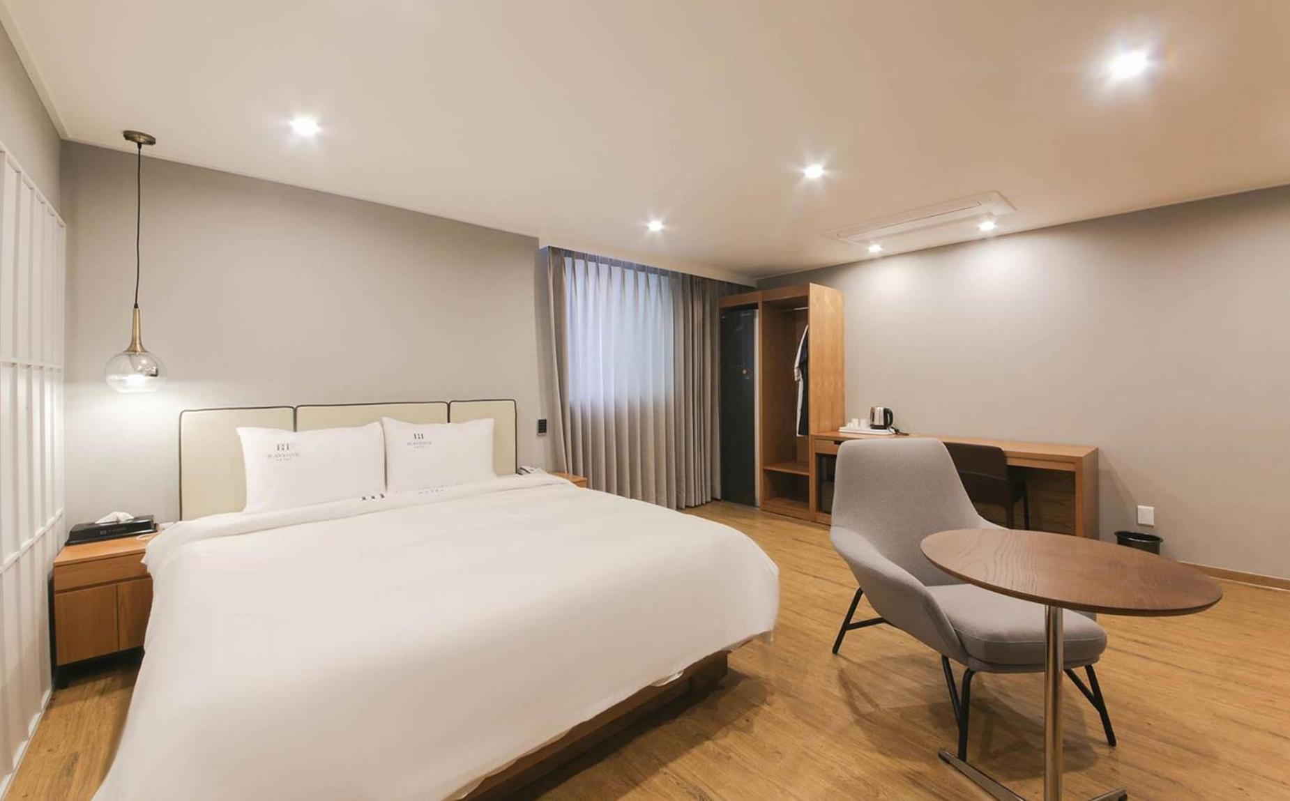 H Avenue Hotel In Кёнджу Экстерьер фото