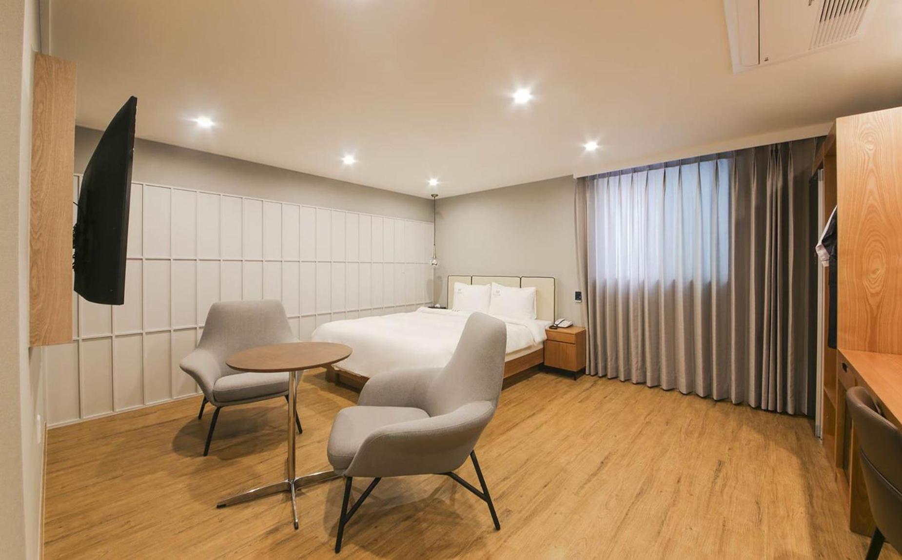H Avenue Hotel In Кёнджу Экстерьер фото