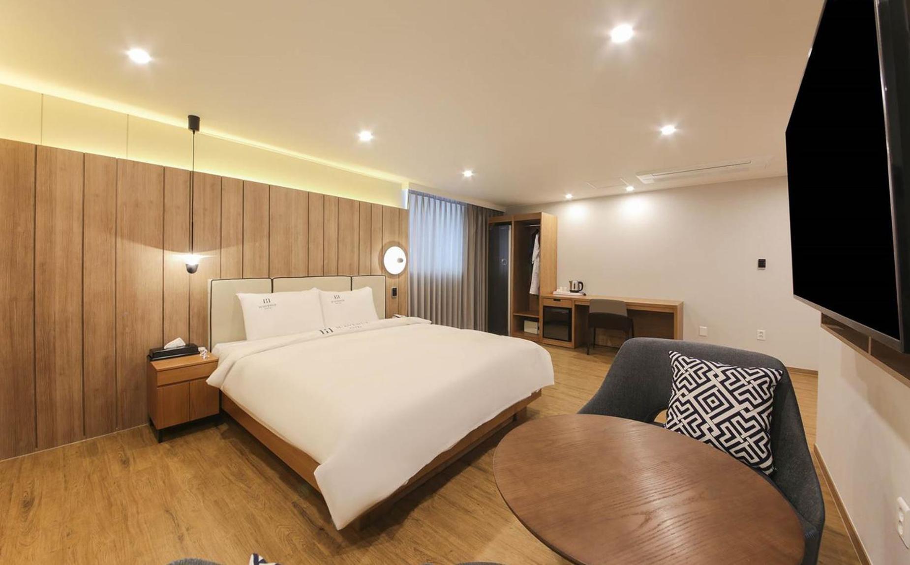 H Avenue Hotel In Кёнджу Экстерьер фото